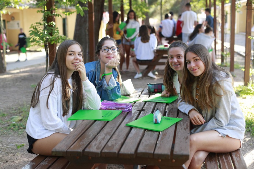 teenagers-prades-folders-english-summer-prades-LR