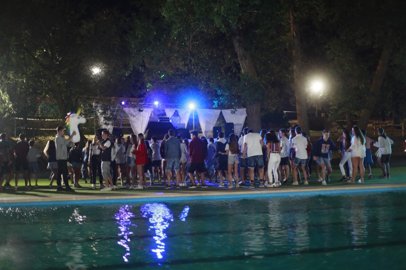 Campamentos-verano-teenagers-fiestas-pool-party4
